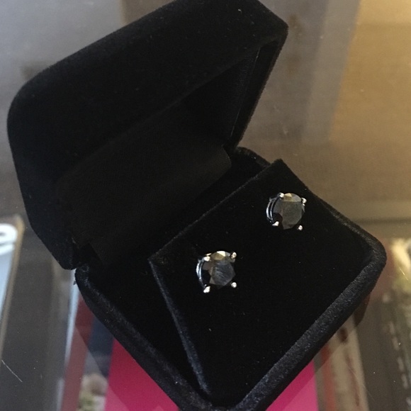 Diamond earrings - Picture 5 of 7